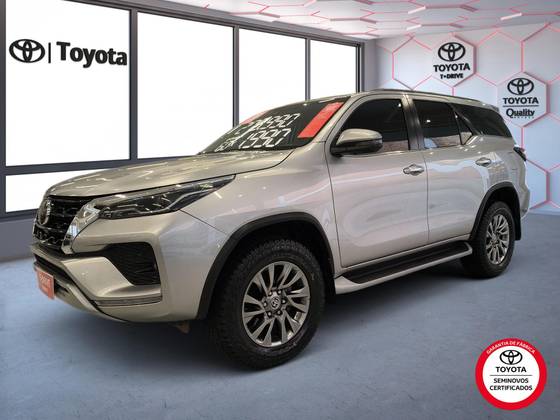 TOYOTA HILUX SW4 2.8 D-4D TURBO DIESEL SRX 7L 4X4 AUTOMÁTICO